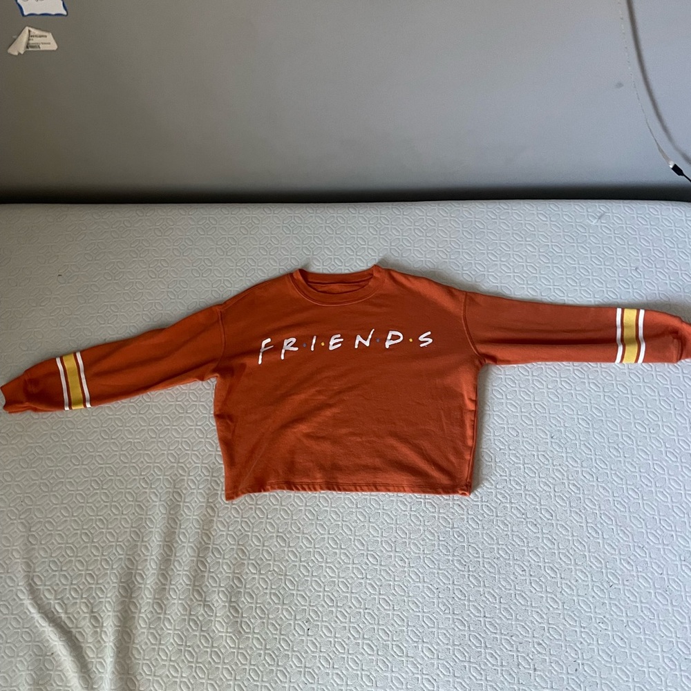 friends cropped long sleeve shirt xs
